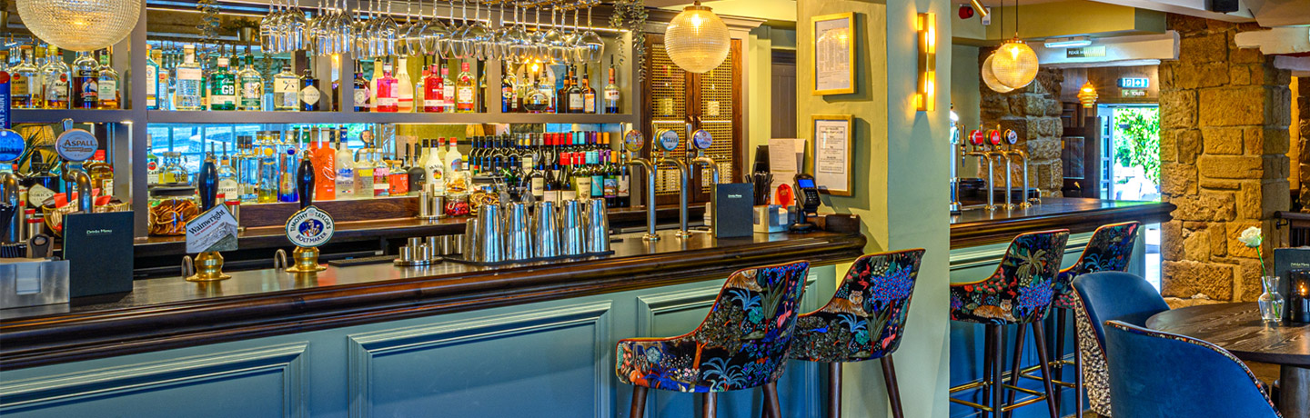 thewhitehartpool-pubhero.jpg